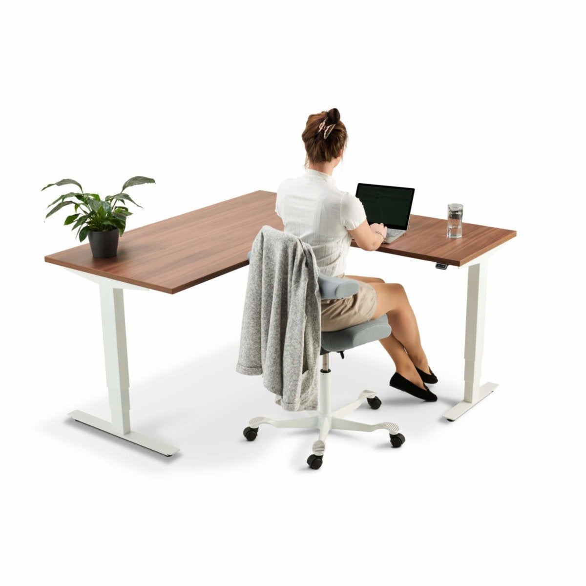 L Shape Standing Desk – Advance Corner – Woman Working at the Desk