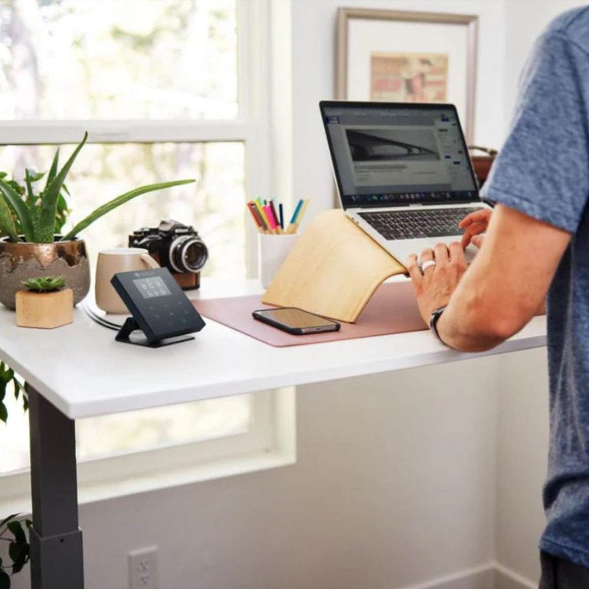 Lifespan Omni Hub Smart Console - Work efficiently and monitor your fitness in real time